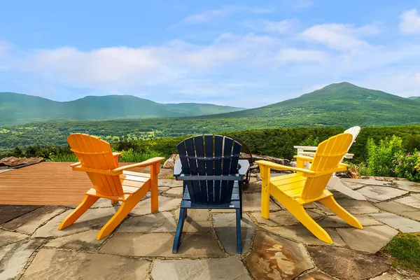 $2,800,000 | 23 Valley View Road, Winhall, VT 05255