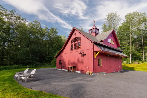 $2,800,000 | 23 Valley View Road, Winhall, VT 05255