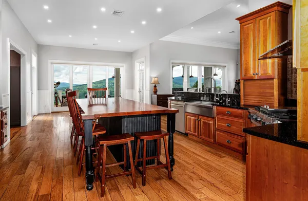 $2,800,000 | 23 Valley View Road, Winhall, VT 05255