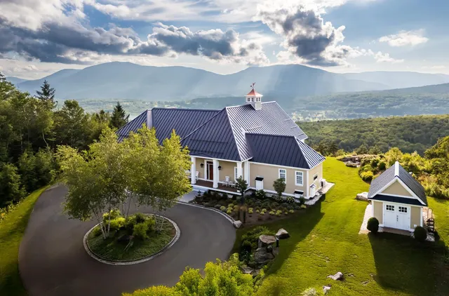 $2,800,000 | 23 Valley View Road, Winhall, VT 05255