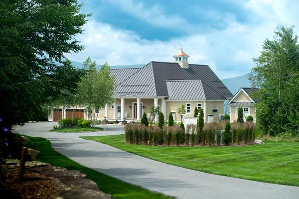 $2,800,000 | 23 Valley View Road, Winhall, VT 05255