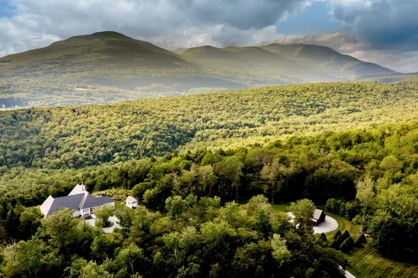 $2,800,000 | 23 Valley View Road, Winhall, VT 05255