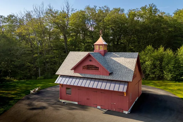 $2,800,000 | 23 Valley View Road, Winhall, VT 05255