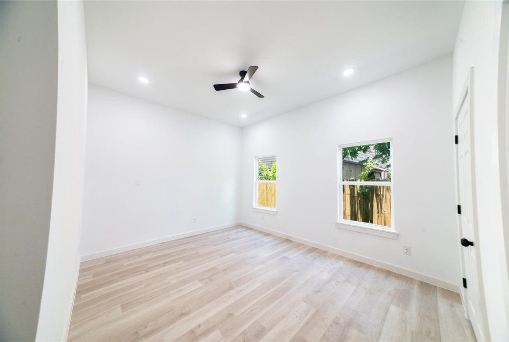 333 Delaware Street Houston, TX 77029 - Photo 6 of 11 Gallery Image 6