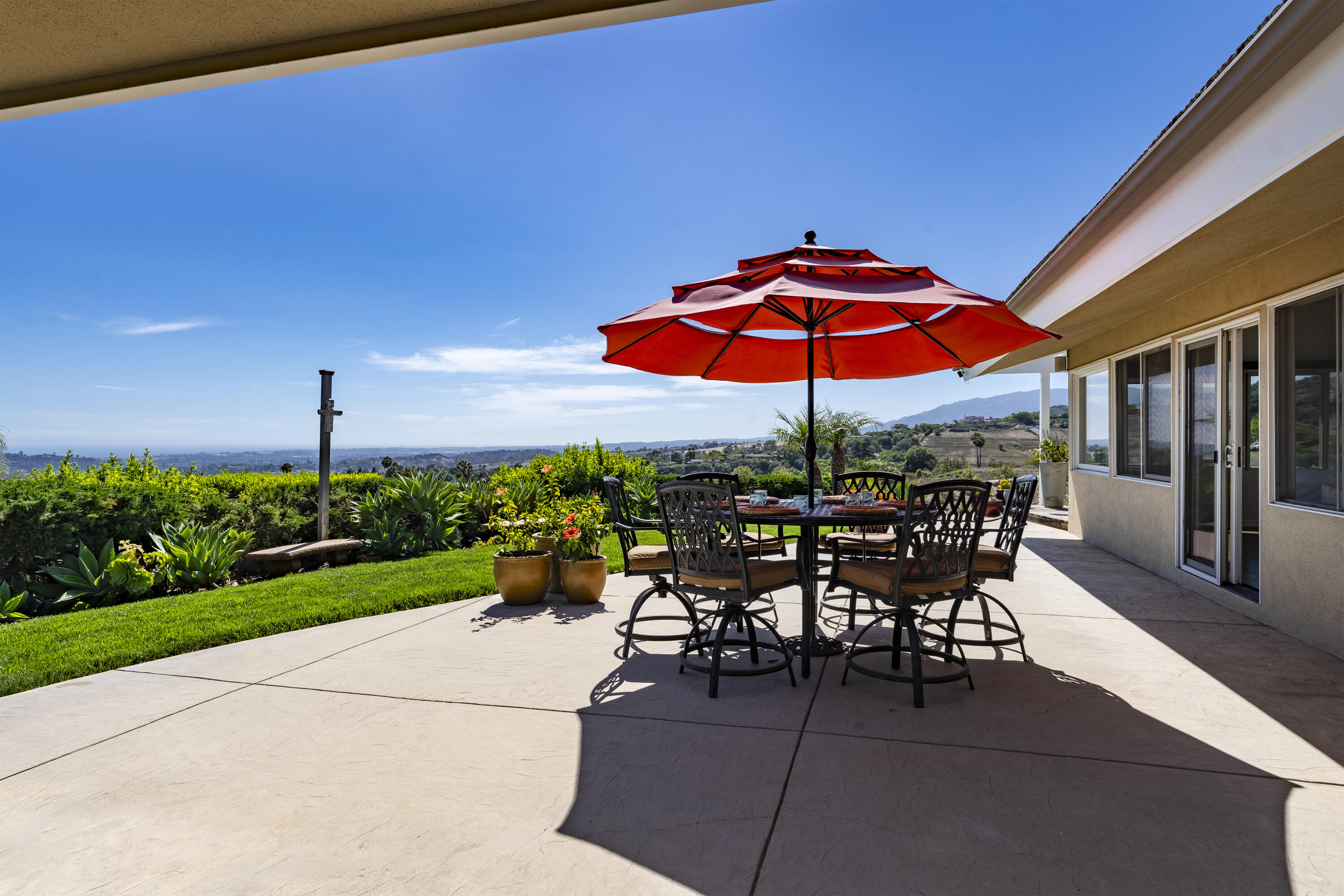 407 Northridge Road Santa Barbara, CA 93105 - Photo 8 of 27 Outdoor Dining