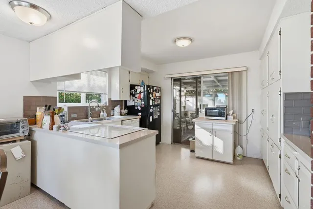 $2,800,000 | 5455 Parkview Drive, La Jolla, CA 92037