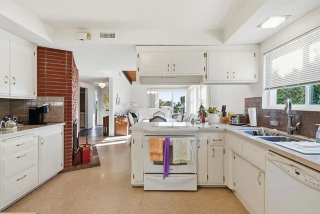 $2,800,000 | 5455 Parkview Drive, La Jolla, CA 92037