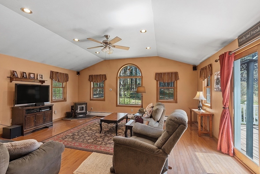 17 Conlin Road Oxford, MA 01540 - Photo 6 of 42 Gallery Image 6