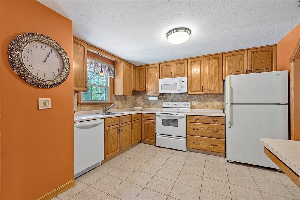 17 Conlin Road Oxford, MA 01540 - Photo 7 of 42 Gallery Image 7