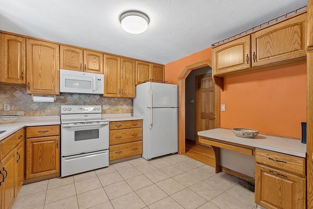 17 Conlin Road Oxford, MA 01540 - Photo 9 of 42 Gallery Image 9