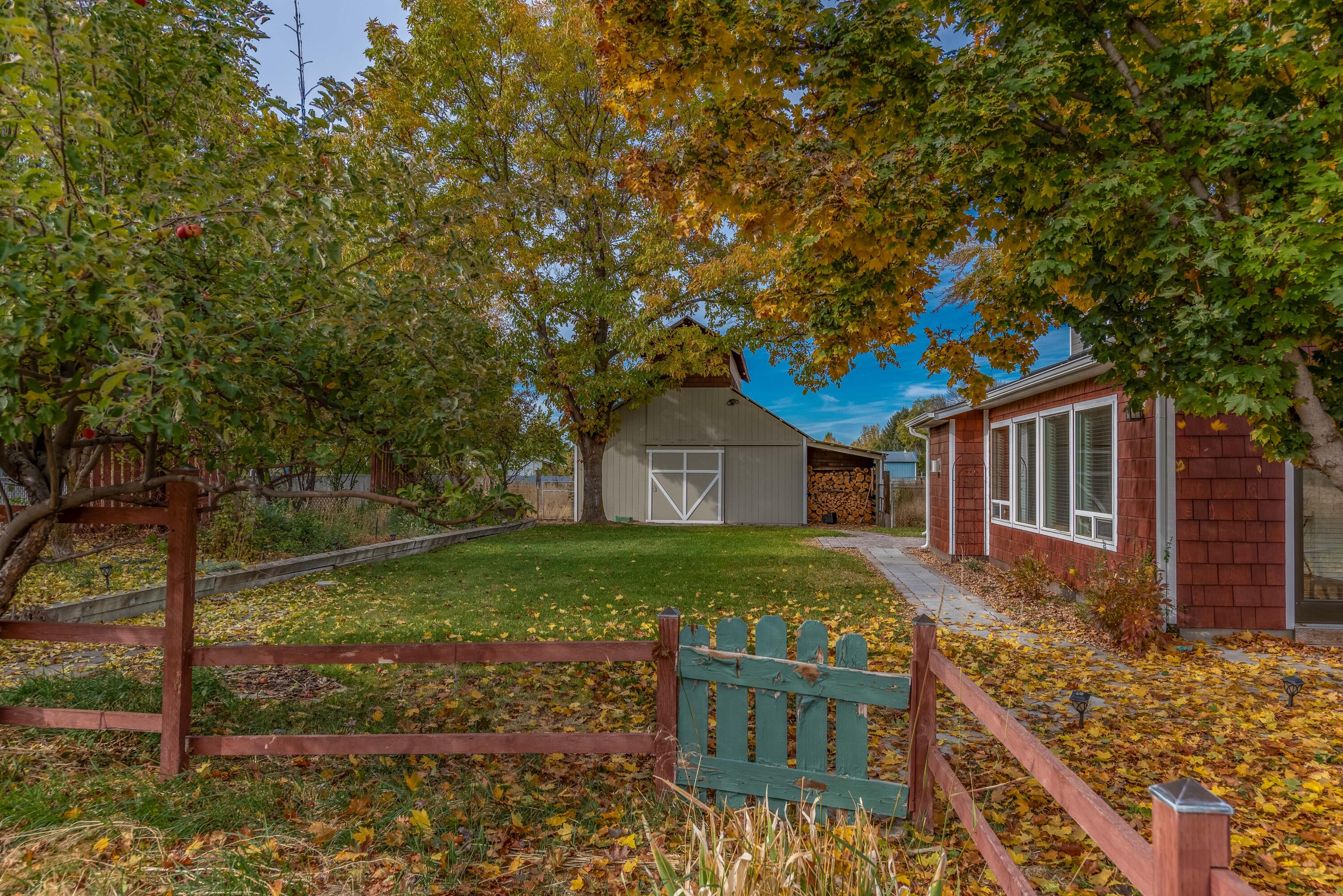 544 Apollo Road Prineville, OR 97754 - Photo 13 of 51 backyard 2
