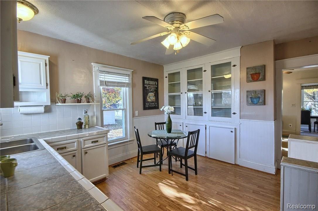 27951 Waltz Road New Boston, MI 48164 - Photo 8 of 23 Kitchen_2nd_View.jpg