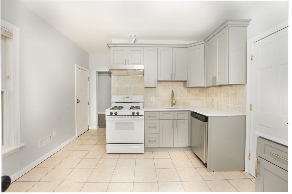 46 Wyllis Avenue, Unit 2 Everett, MA 02149 - Photo 3 of 28