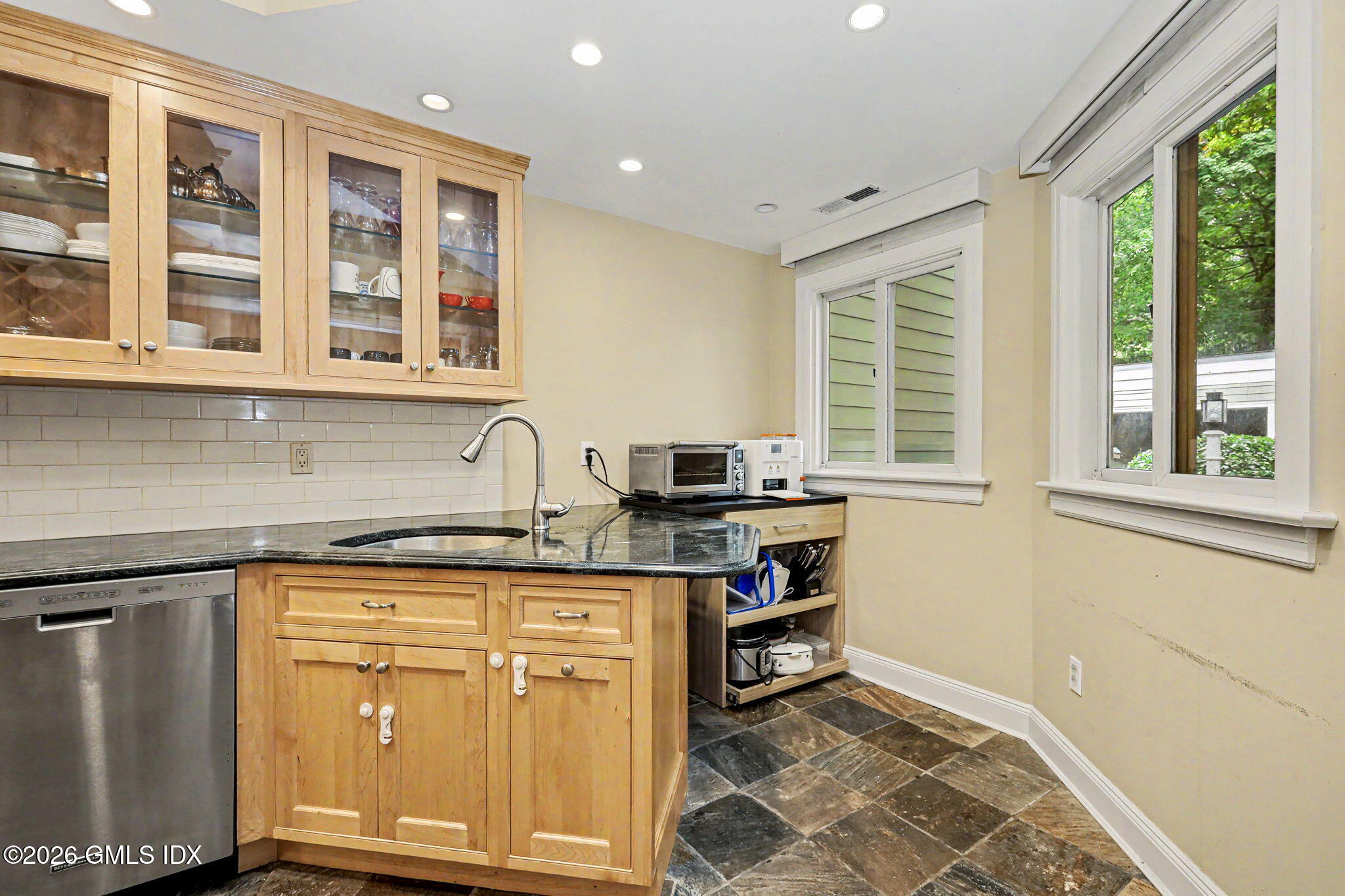 333 Palmer Hill Road, Unit 1B Riverside, CT 06878 - Photo 6 of 31 3-web-or-mls-333-palmer-hill-rd-unit-1b