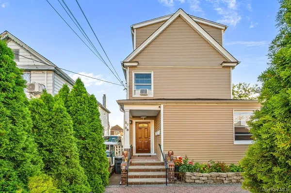 $1,850,000 | 27-28 Humphreys Street | East Elmhurst