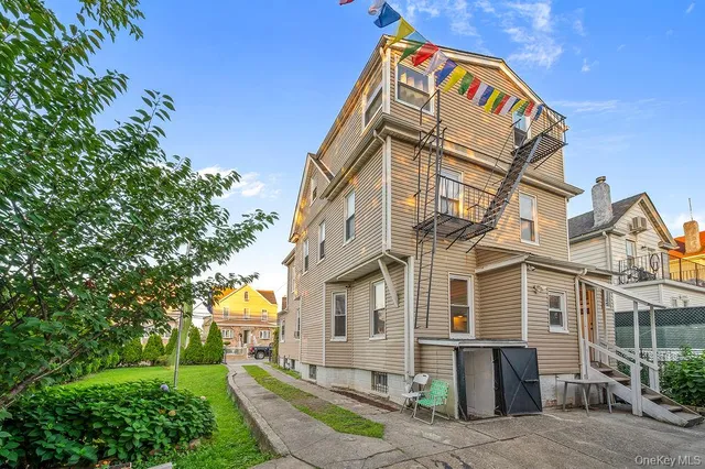 $1,850,000 | 27-28 Humphreys Street | East Elmhurst