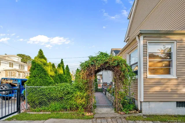 $1,850,000 | 27-28 Humphreys Street | East Elmhurst
