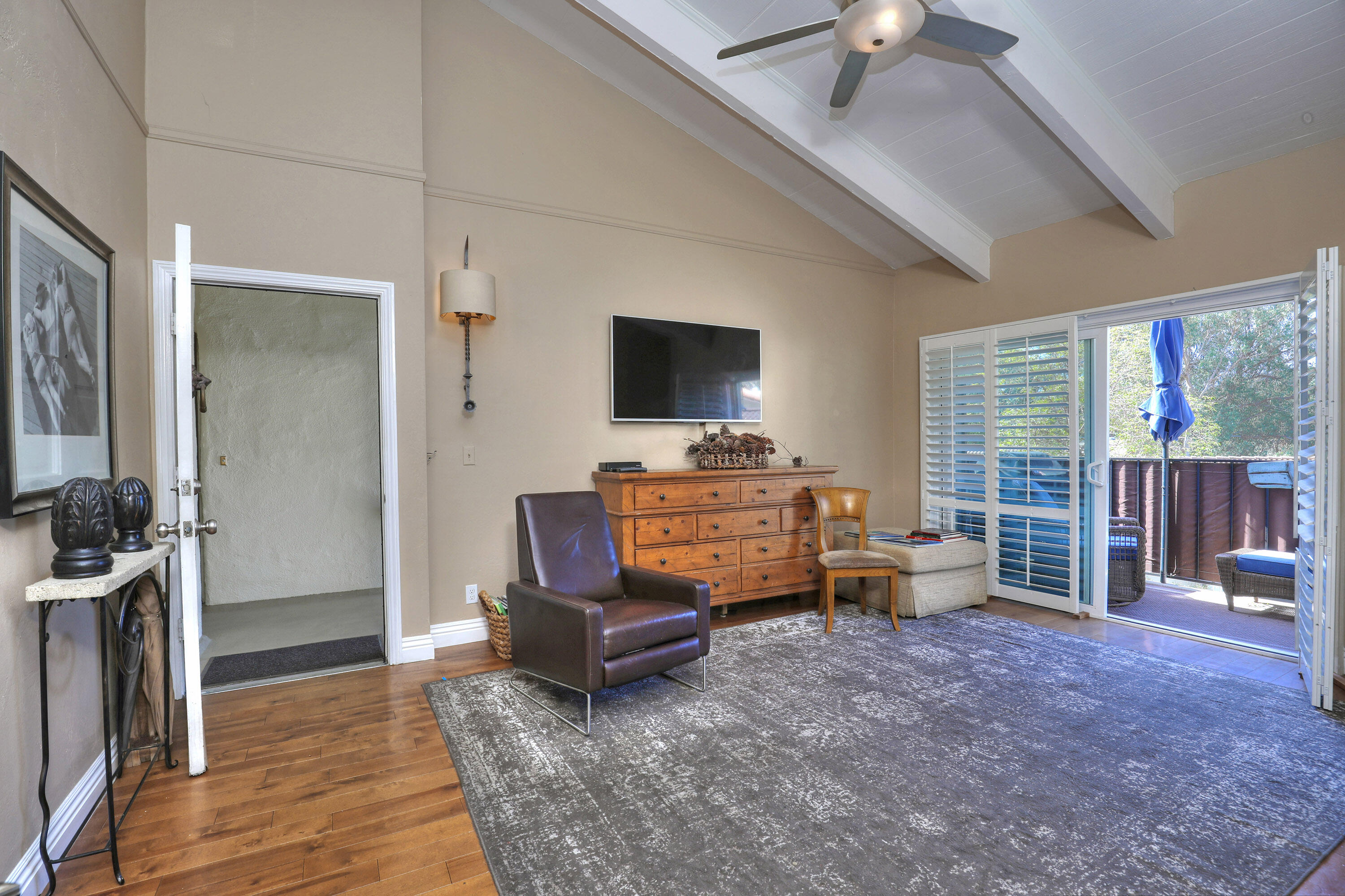 856 Highland Drive, Unit 4 Santa Barbara, CA 93109 - Photo 15 of 25 Front Door Entrance