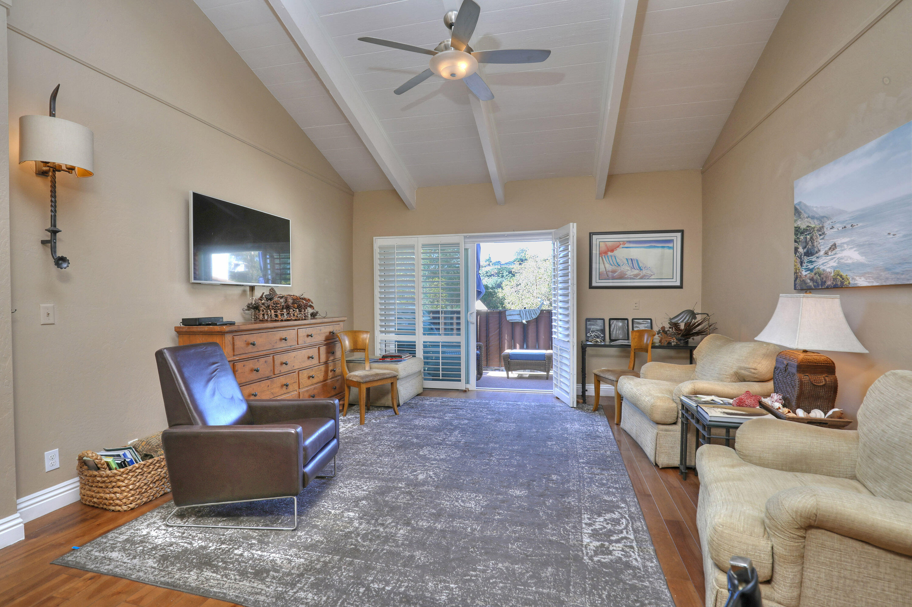 856 Highland Drive, Unit 4 Santa Barbara, CA 93109 - Photo 5 of 25 Living Room