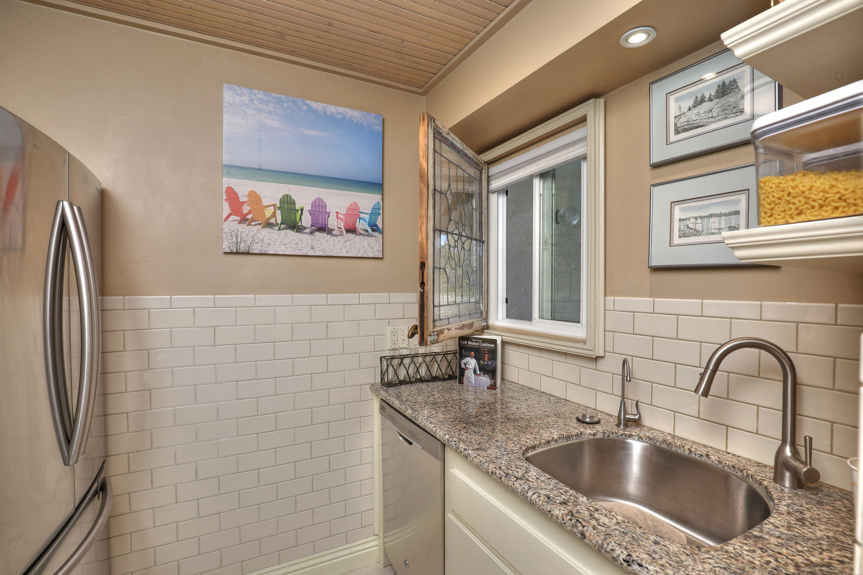 856 Highland Drive, Unit 4 Santa Barbara, CA 93109 - Photo 9 of 25 Kitchen