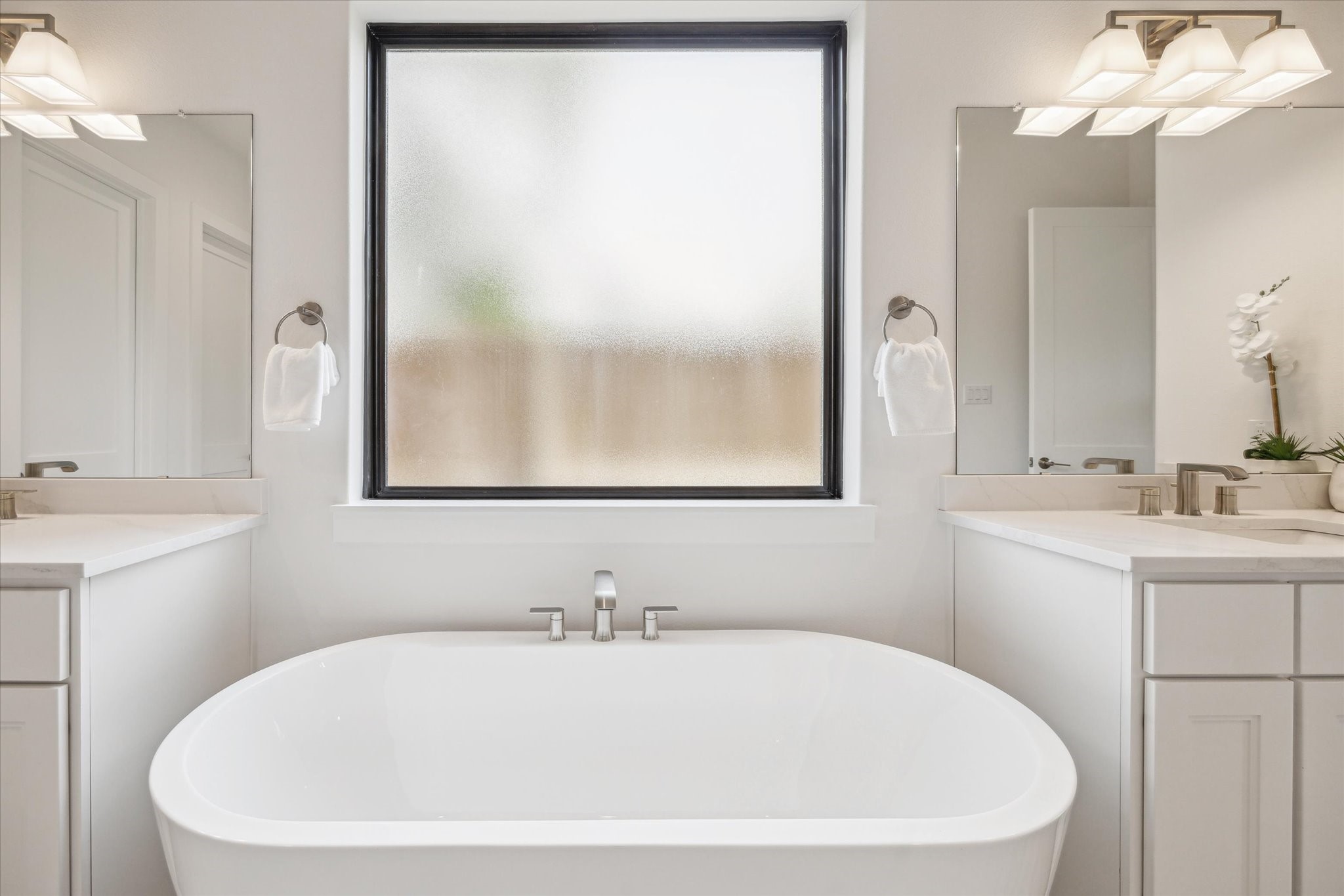 403 Venado View Court Conroe, TX 77304 - Photo 13 of 39 Primary Bath.