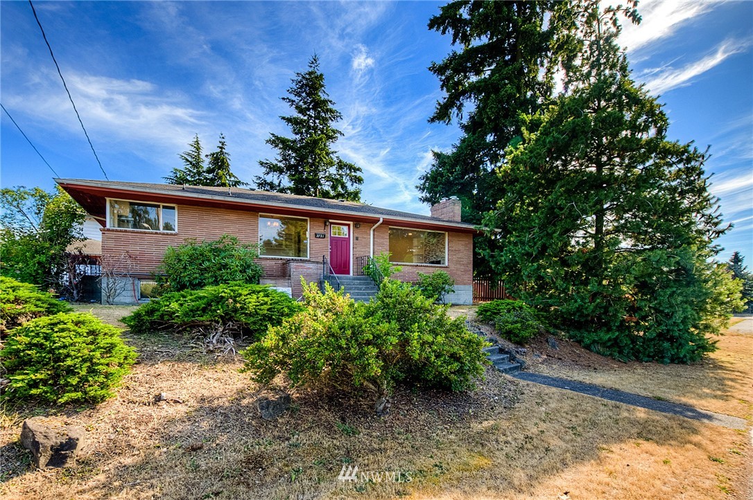 2721 Northeast 5th Place Renton, WA 98056 - Photo 2 of 25