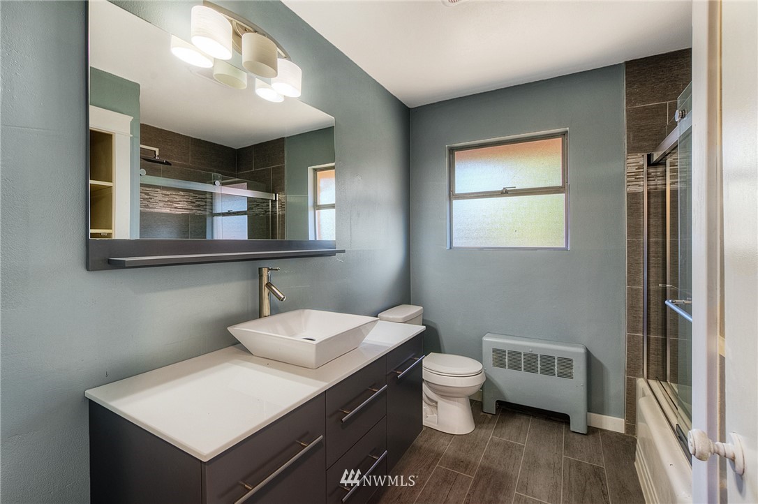 2721 Northeast 5th Place Renton, WA 98056 - Photo 12 of 25