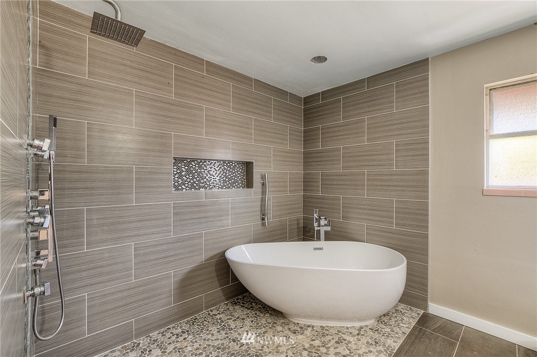 2721 Northeast 5th Place Renton, WA 98056 - Photo 14 of 25