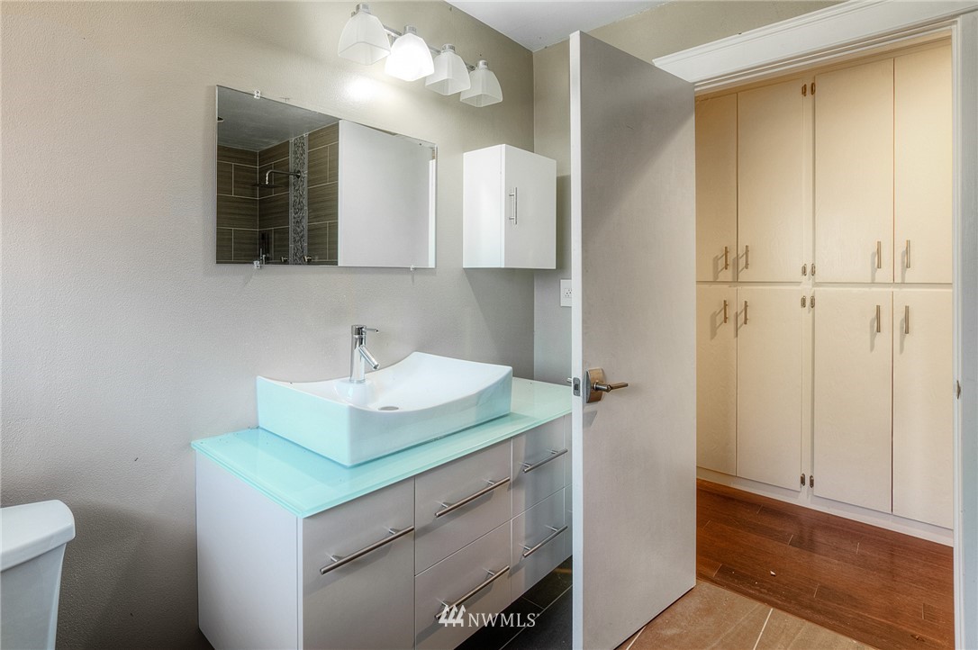 2721 Northeast 5th Place Renton, WA 98056 - Photo 16 of 25