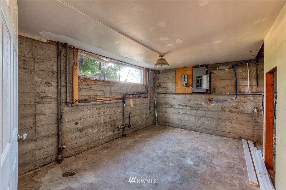 2721 Northeast 5th Place Renton, WA 98056 - Photo 18 of 25