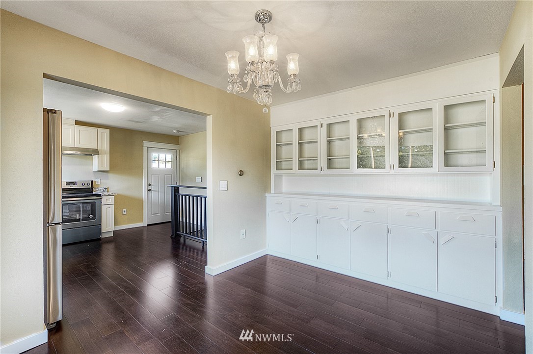 2721 Northeast 5th Place Renton, WA 98056 - Photo 6 of 25