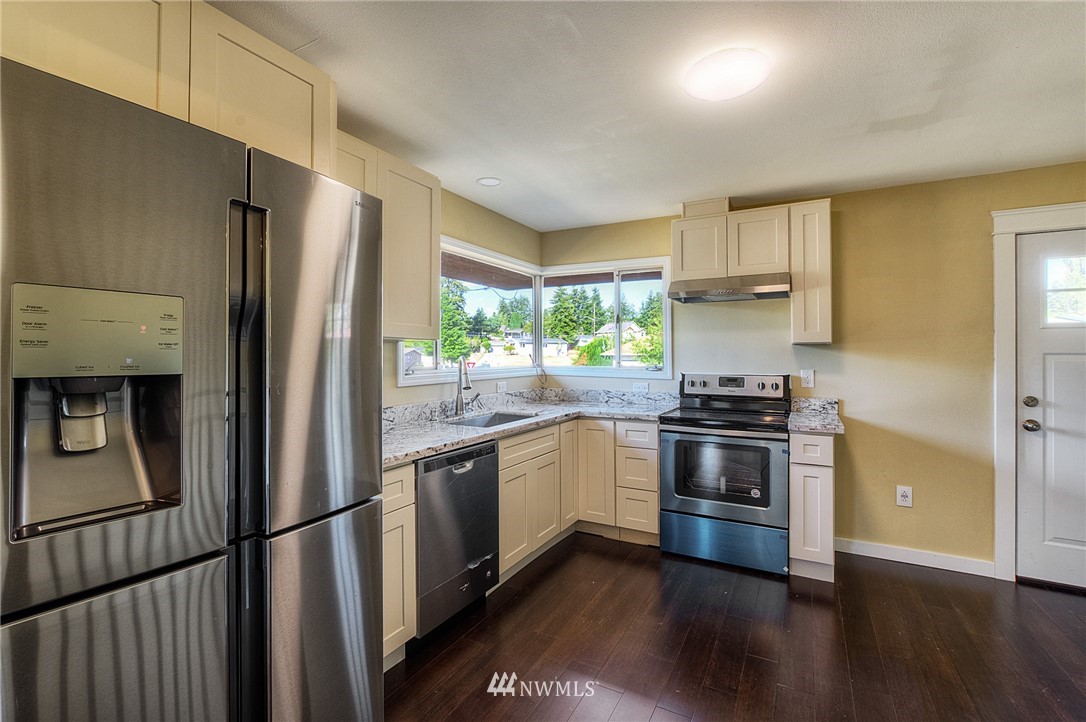 2721 Northeast 5th Place Renton, WA 98056 - Photo 9 of 25