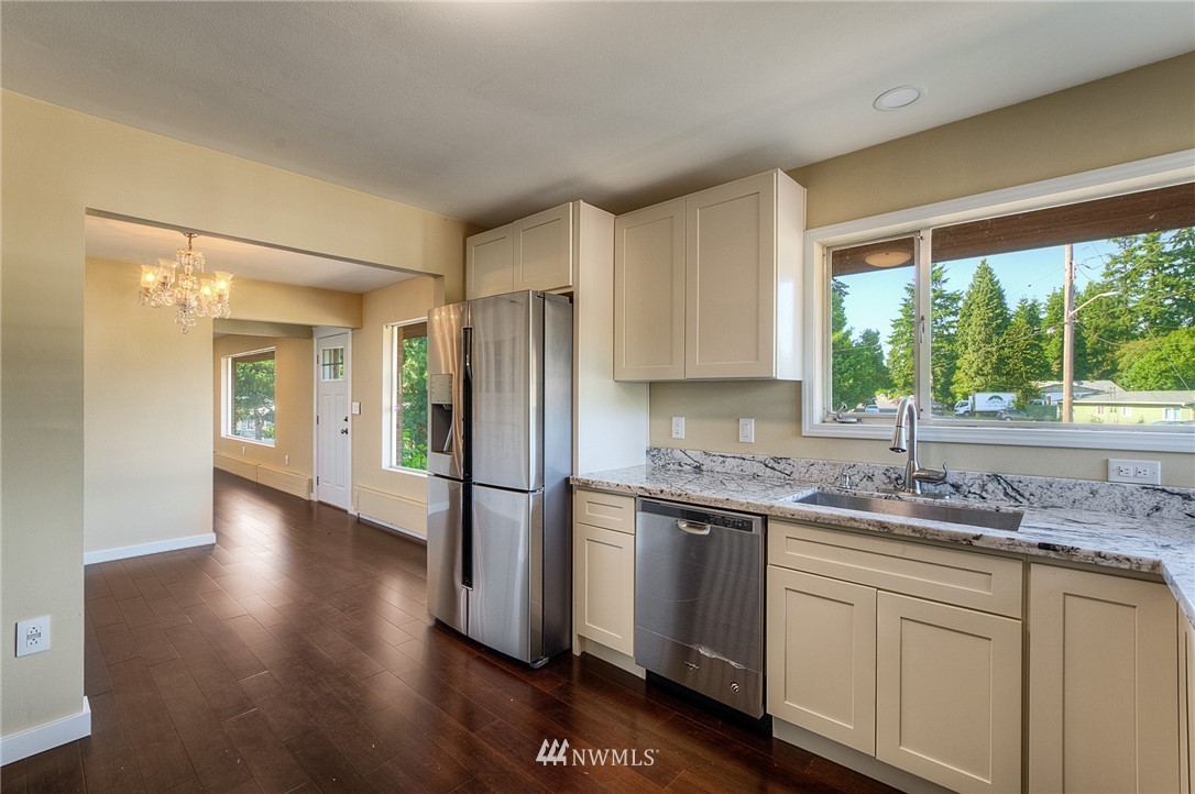 2721 Northeast 5th Place Renton, WA 98056 - Photo 10 of 25