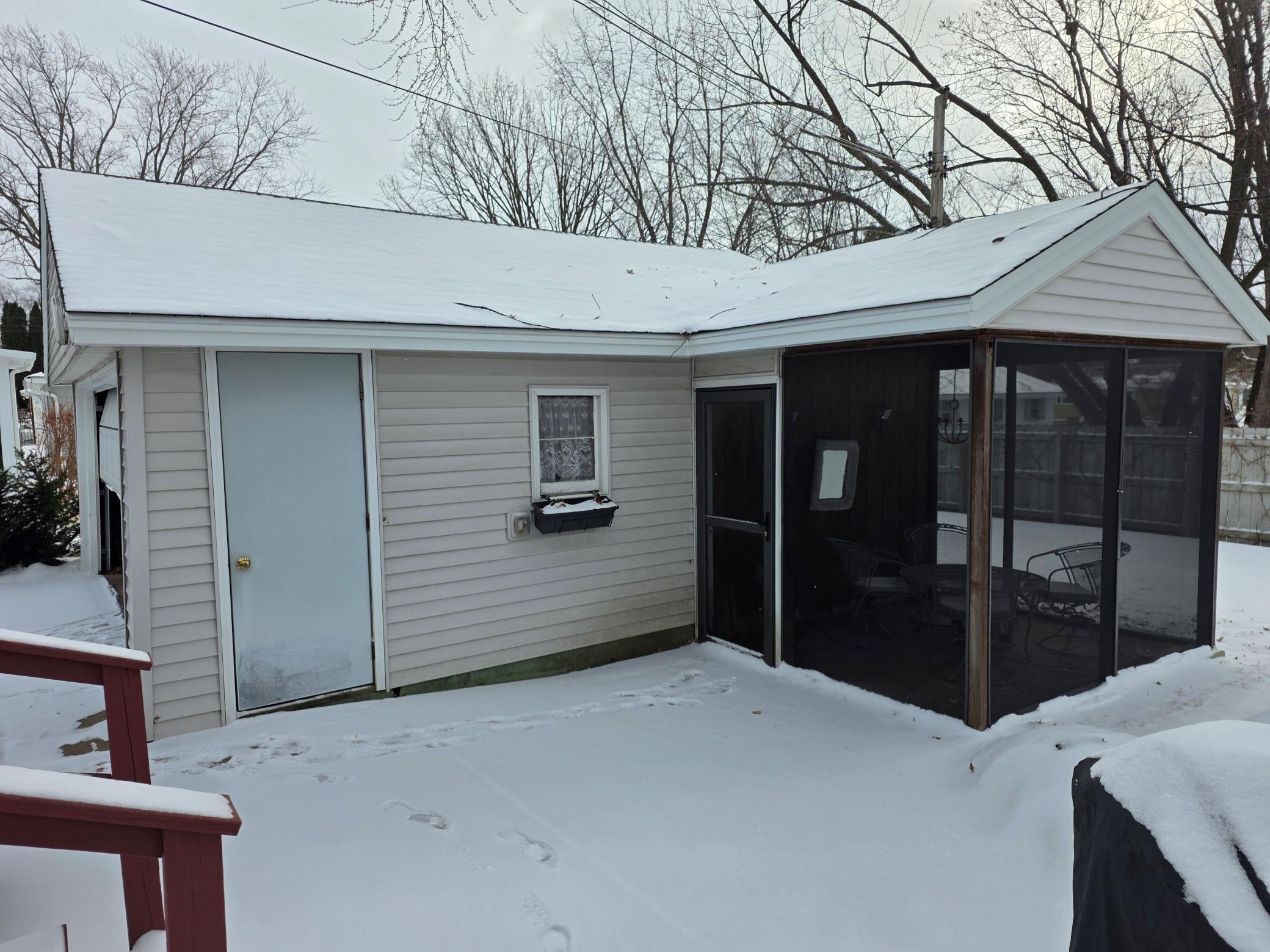 8401 32nd Avenue North Crystal, MN 55427 - Photo 4 of 5