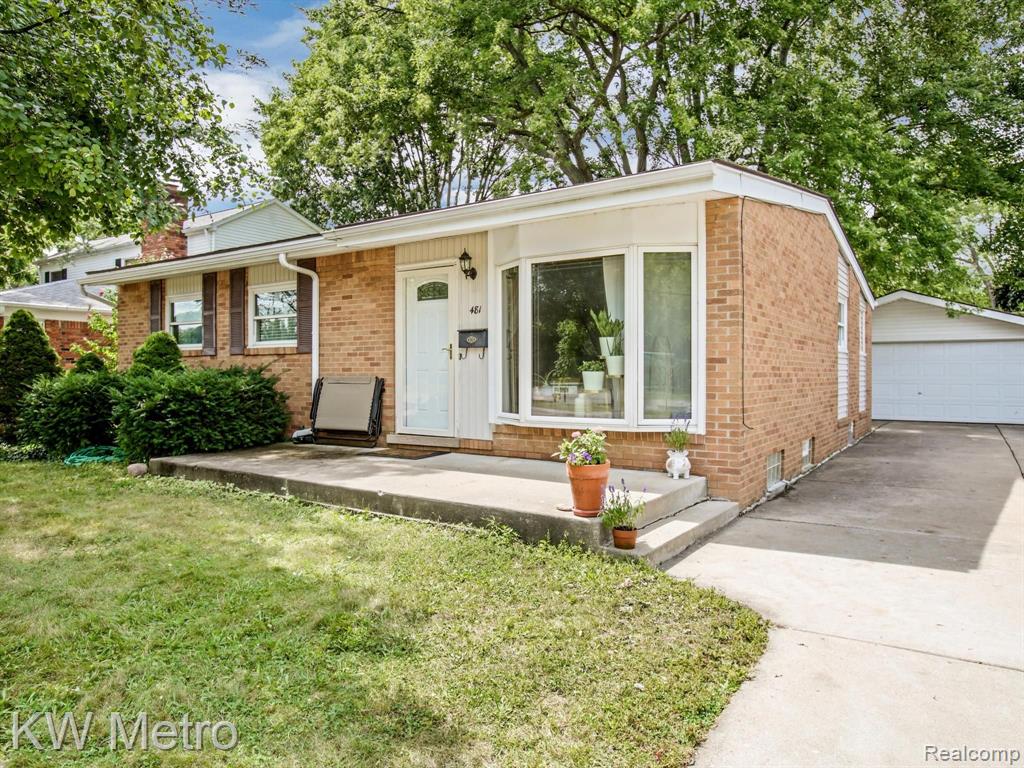 481 Sheldon Road Plymouth, MI 48170 - Photo 3 of 24