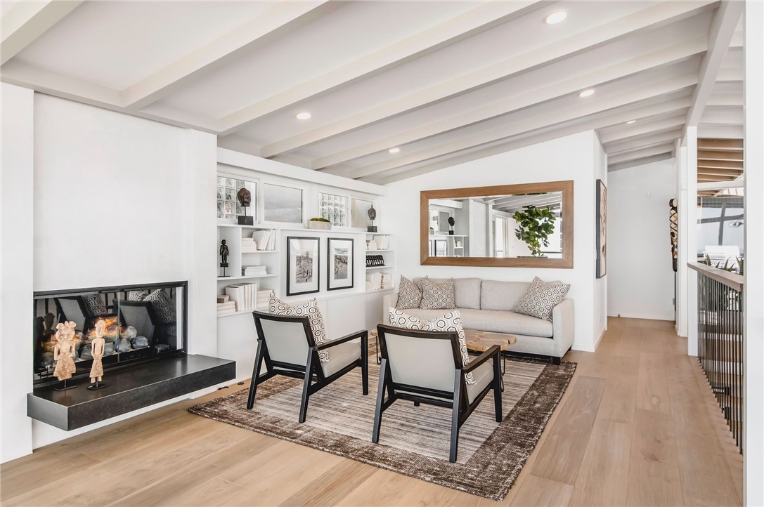 816 The Strand Manhattan Beach, CA 90266 - Photo 11 of 71 Living Room