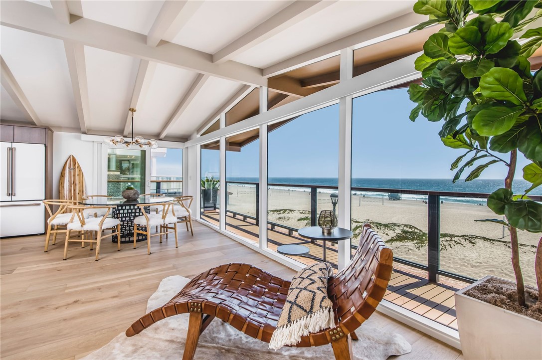 816 The Strand Manhattan Beach, CA 90266 - Photo 12 of 71 Sitting Area