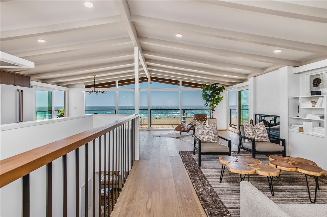 816 The Strand Manhattan Beach, CA 90266 - Photo 14 of 71 Living Room