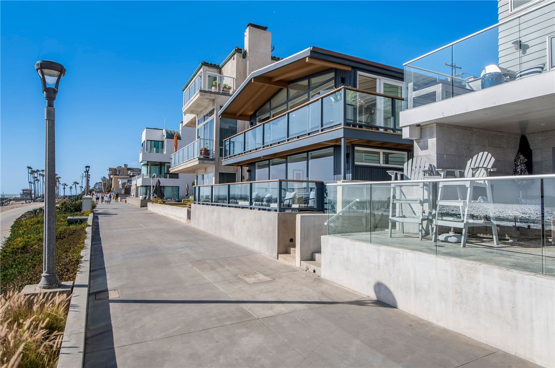 816 The Strand Manhattan Beach, CA 90266 - Photo 2 of 71 Exterior