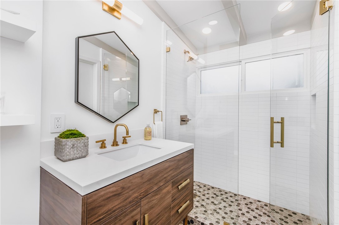 816 The Strand Manhattan Beach, CA 90266 - Photo 25 of 71 Primary Bathroom