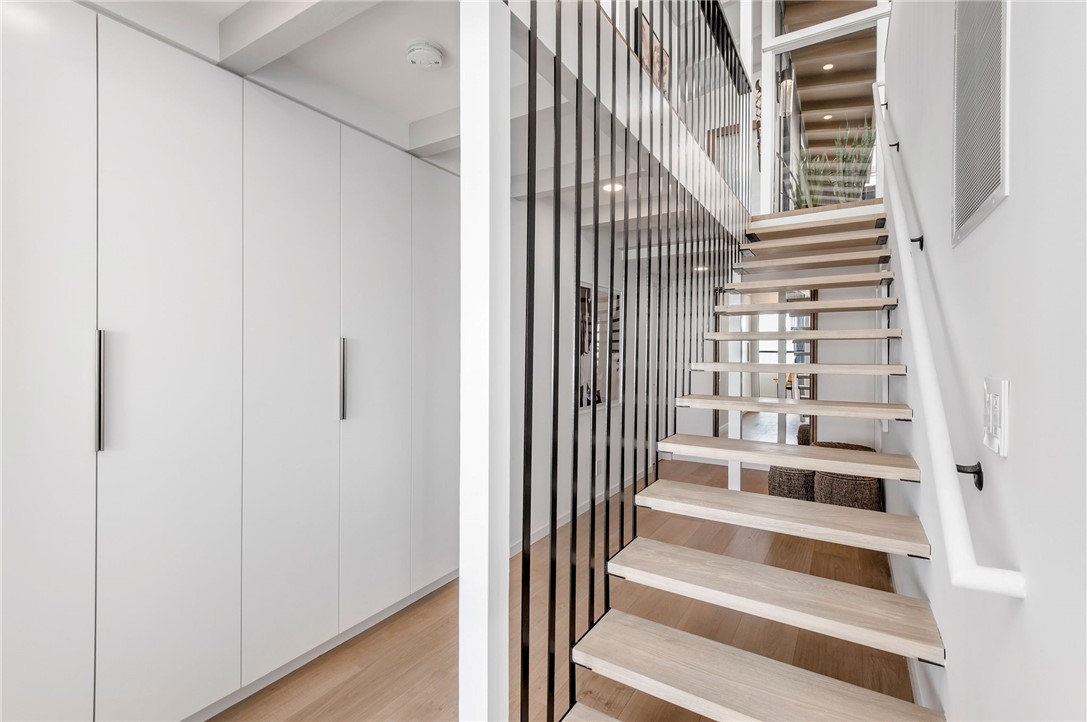 816 The Strand Manhattan Beach, CA 90266 - Photo 37 of 71 Staircase