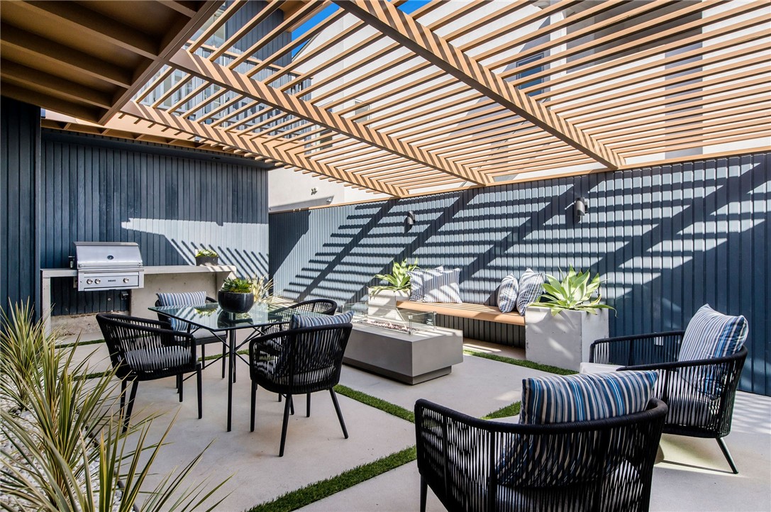 816 The Strand Manhattan Beach, CA 90266 - Photo 40 of 71 Courtyard