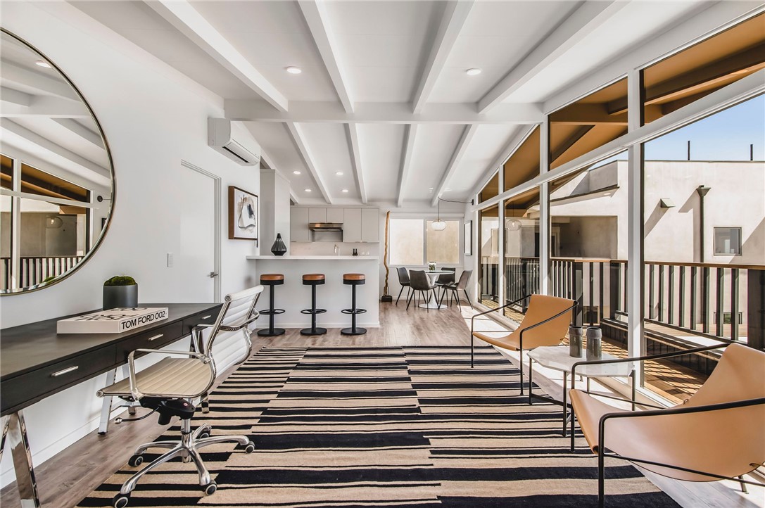 816 The Strand Manhattan Beach, CA 90266 - Photo 42 of 71 Separate Unit/Living Room Area