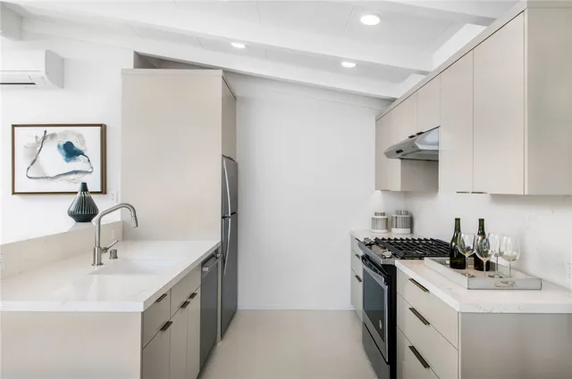 $40,000 | 816 The Strand, Manhattan Beach, CA 90266