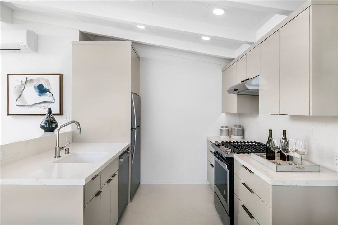 816 The Strand Manhattan Beach, CA 90266 - Photo 47 of 71 Separate Unit Kitchen