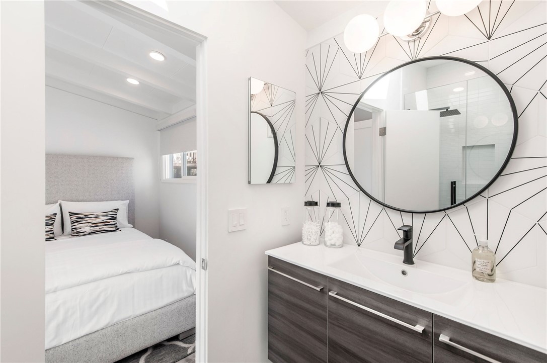 816 The Strand Manhattan Beach, CA 90266 - Photo 50 of 71 Separate Unit Bathroom 1