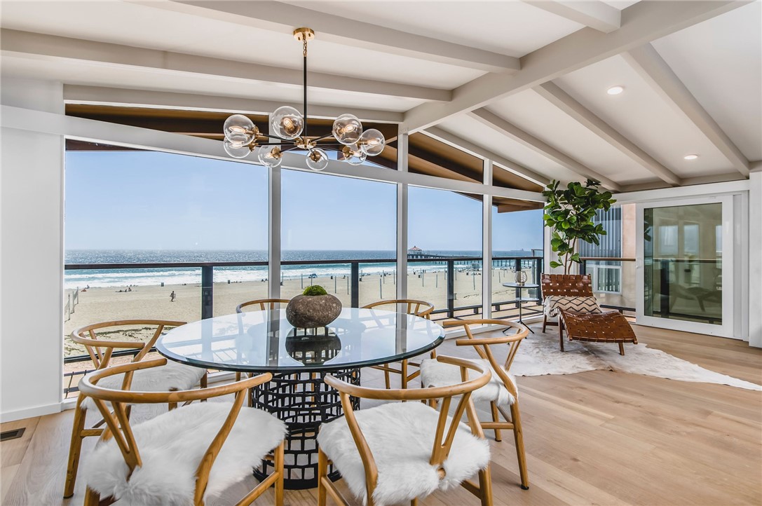 816 The Strand Manhattan Beach, CA 90266 - Photo 5 of 71 Living Room