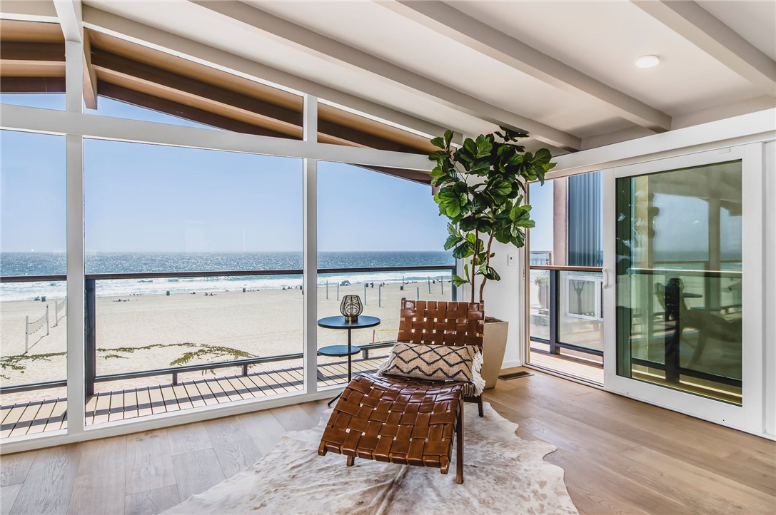816 The Strand Manhattan Beach, CA 90266 - Photo 6 of 71 Sitting Area