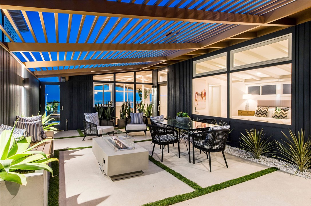 816 The Strand Manhattan Beach, CA 90266 - Photo 63 of 71 Courtyard