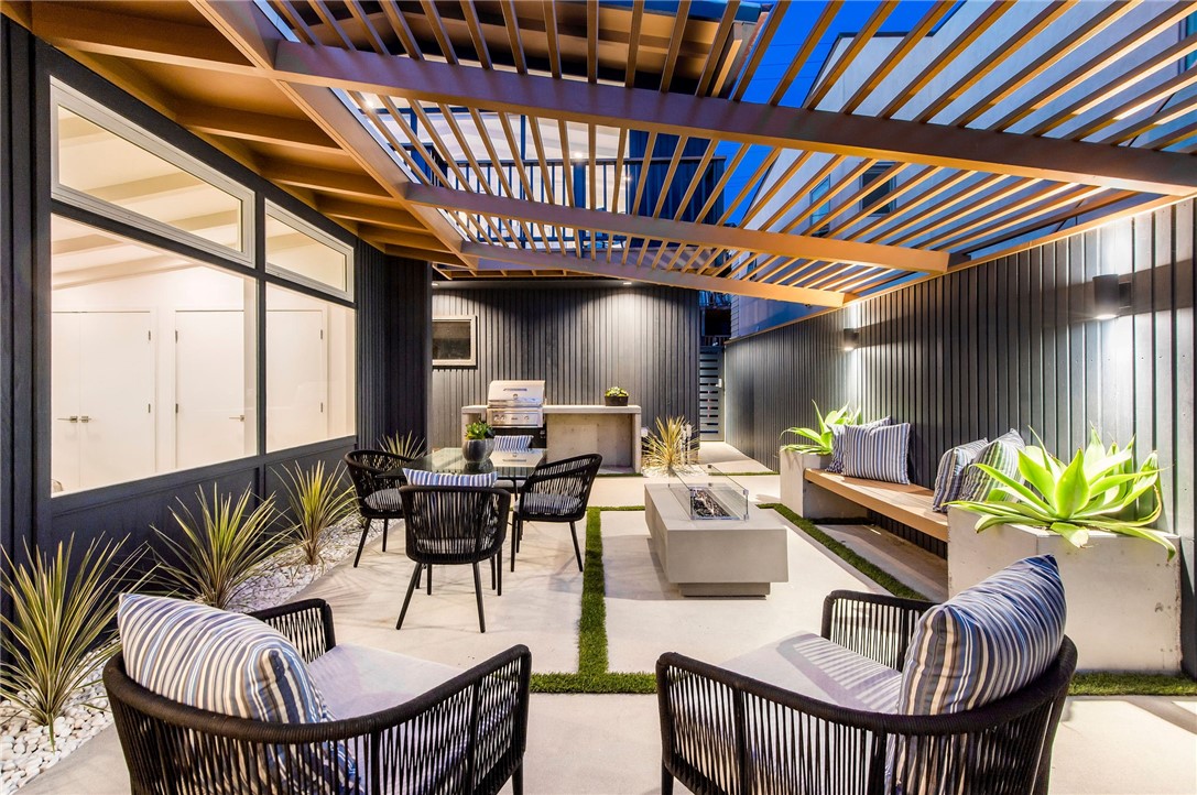 816 The Strand Manhattan Beach, CA 90266 - Photo 64 of 71 Courtyard